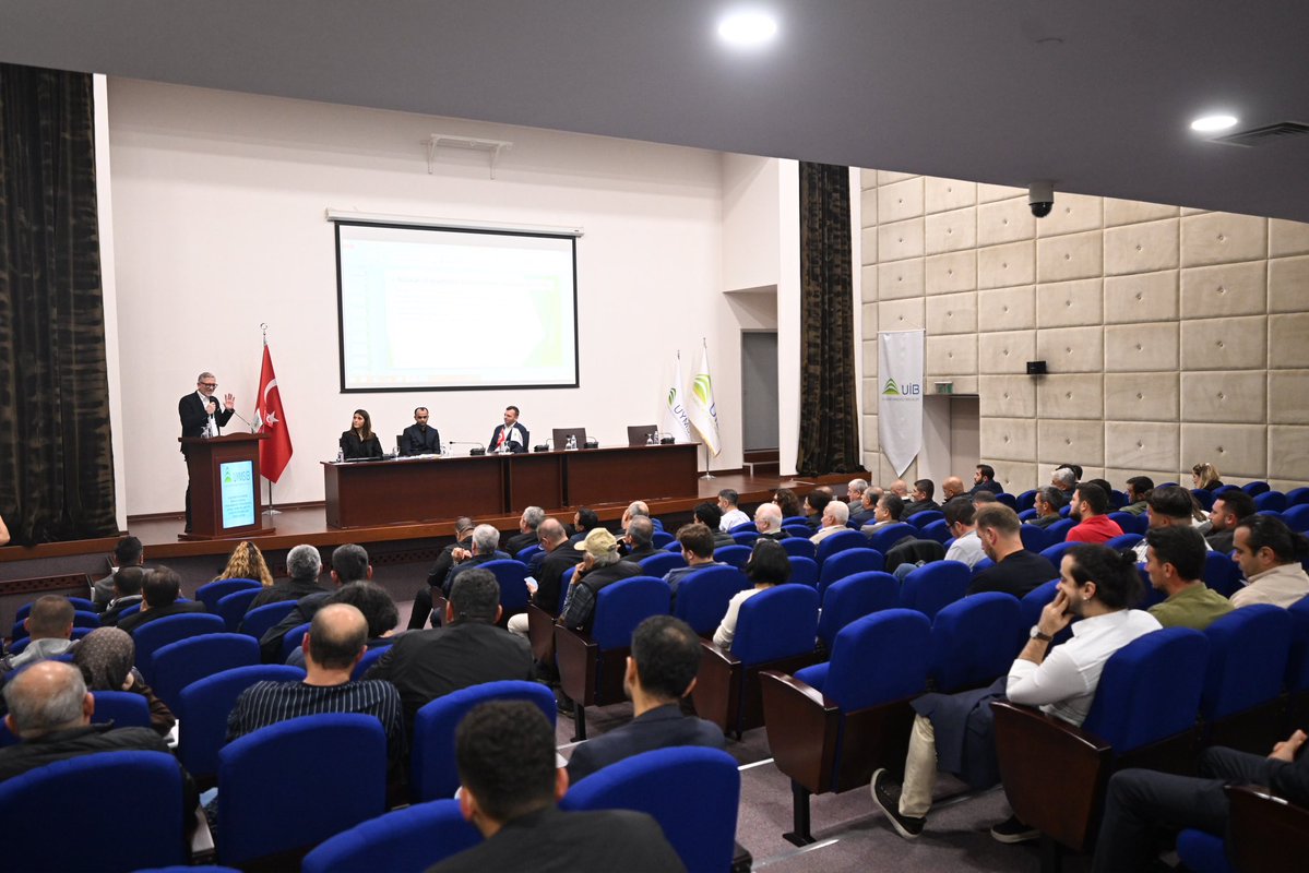 ibrahim_Burkay's tweet photo. Uludağ Yaş Meyve Sebze İhracatçıları Birliğimiz (UYMSİB) ev sahipliğinde düzenlenen “Yaş Meyve Sebze İhracatında Tedarikten Teslimata Süreç Sorunları ve Çözüm Önerileri” toplantısında sektör temsilcilerimizle bir araya geldik.

Yaş meyve ve sebze sektörümüzün ihracat yolculuğunda karşılaştığı sorunları ve çözüm önerilerini değerlendirdik. Sektörümüzün ihtiyaçlarının karşılanması ve ihracat gücümüzün daha da artırılması için 2030 Vizyonumuz doğrultusunda BTSO olarak UYMSİB ile güçlü iş birliğimizi sürdüreceğiz.

Bu verimli toplantı için değerli dostum, UYMSİB Yönetim Kurulu Başkanımız Hamdi Taner’e ve tüm sektör temsilcilerimize teşekkür ediyorum.

#GüçlüBursaİçinOmuzOmuza 🔵