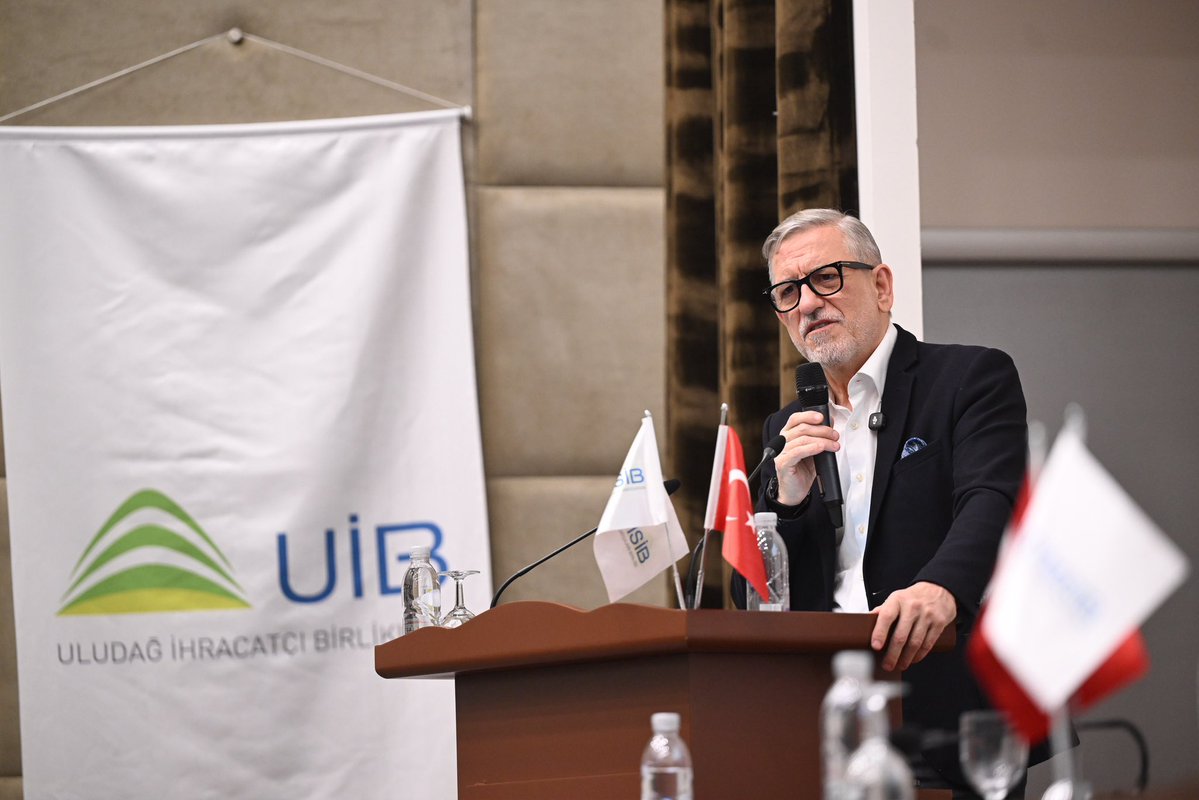 ibrahim_Burkay's tweet photo. Uludağ Yaş Meyve Sebze İhracatçıları Birliğimiz (UYMSİB) ev sahipliğinde düzenlenen “Yaş Meyve Sebze İhracatında Tedarikten Teslimata Süreç Sorunları ve Çözüm Önerileri” toplantısında sektör temsilcilerimizle bir araya geldik.

Yaş meyve ve sebze sektörümüzün ihracat yolculuğunda karşılaştığı sorunları ve çözüm önerilerini değerlendirdik. Sektörümüzün ihtiyaçlarının karşılanması ve ihracat gücümüzün daha da artırılması için 2030 Vizyonumuz doğrultusunda BTSO olarak UYMSİB ile güçlü iş birliğimizi sürdüreceğiz.

Bu verimli toplantı için değerli dostum, UYMSİB Yönetim Kurulu Başkanımız Hamdi Taner’e ve tüm sektör temsilcilerimize teşekkür ediyorum.

#GüçlüBursaİçinOmuzOmuza 🔵
