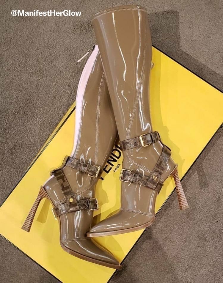 Outfit_Luxy's tweet photo. Fendi boots https://t.co/n7tMr5m48b