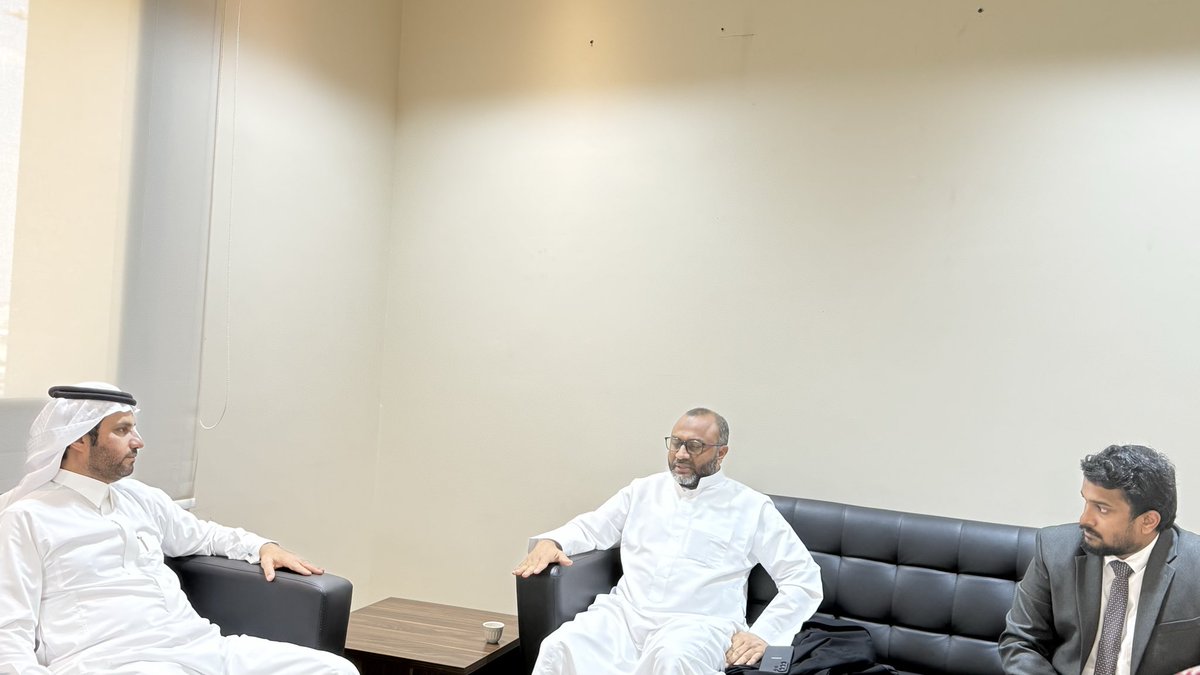 Col_Law_Isl_En's tweet photo. Dr. 'Abdullāh Ibn Sa'd Al-'Arīfī, Dean of Manārāt Al-'Ilm Private College, received His Excellency Dr. Muḥammad Shahīm 'Alī Sa'īd, Minister of Islamic Affairs and Endowments of the Maldives.

They discussed opportunities to strengthen academic and educational cooperation. https://t.co/uzG2CvrqMr