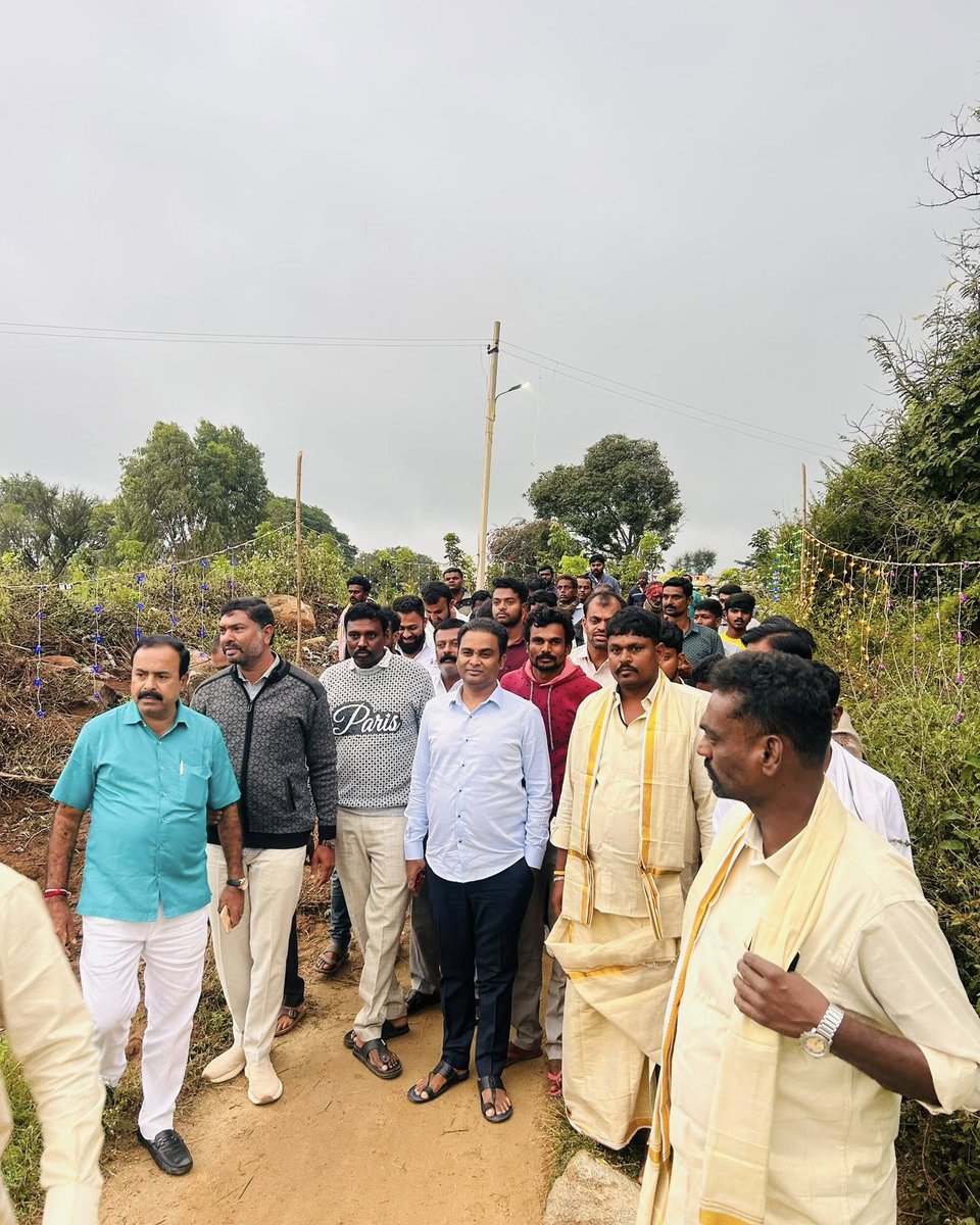 JonathanMalqriw's tweet photo. Today, I attended the consecration ceremony at the Gangamma Devi Temple in Batterayanahalli village. @mla_manjunath_gowda https://t.co/XbBM0I5ieW