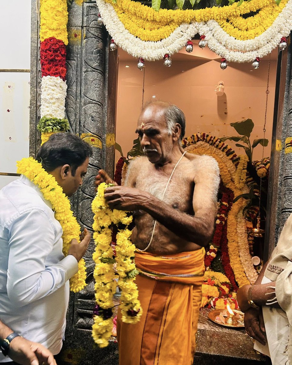 JonathanMalqriw's tweet photo. Today, I attended the consecration ceremony at the Gangamma Devi Temple in Batterayanahalli village. @mla_manjunath_gowda https://t.co/XbBM0I5ieW