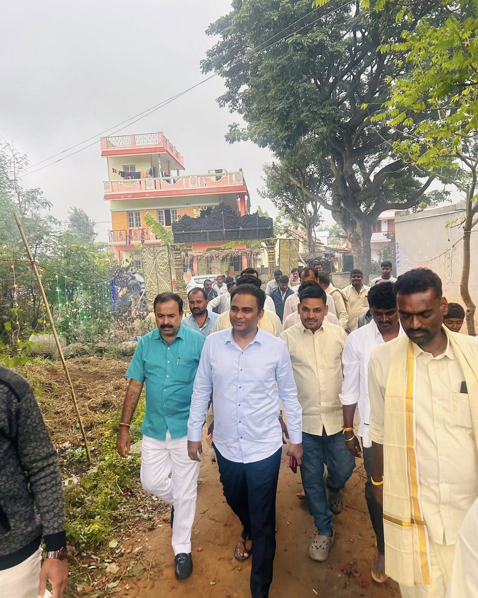 JonathanMalqriw's tweet photo. Today, I attended the consecration ceremony at the Gangamma Devi Temple in Batterayanahalli village. @mla_manjunath_gowda https://t.co/XbBM0I5ieW