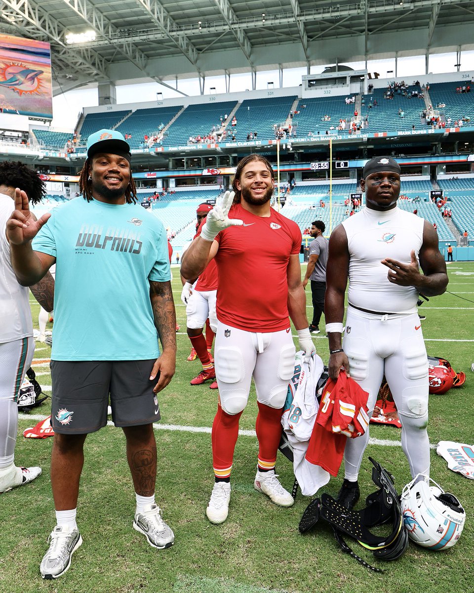 LouisvilleFB's tweet photo. Cardinals Forever. 

📸 @Chiefs Photo

#GoCards https://t.co/I4QW7wmiX7