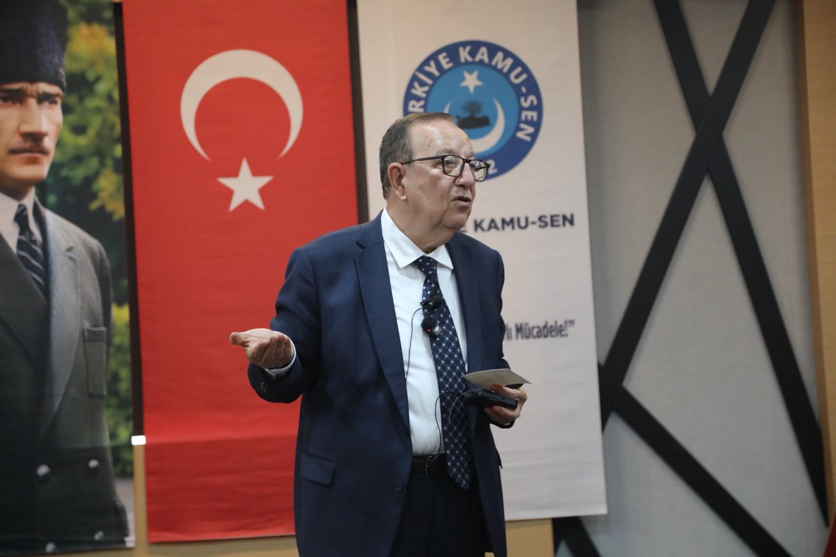 TurkesGuney's tweet photo. 📌 EĞİTİMCİLERİN EĞİTİMİ 1. GRUP TAMAMLANDI

📌 Türkiye Kamu-Sen Genel Başkanımız Sayın Önder Kahveci, Genel Merkez Yönetimimiz, Şube Başkanlarımız ve İl Temsilcilerimizin katılımlarıyla düzenlediğimiz “Eğitimcilerin Eğitimi” programımızın 1. Grup 2. Gününü tamamladık.

📌 Programımızın ikinci gününde; Genel Başkanımız Sayın Türkeş Güney’in "Eğitimcilerin Eğitimi" programının amacı olan 127 şube ve il temsilcisi, yetkili organlardaki 10.668 kişiye ulaşması hedeflenen sendikal eğitimi, Prof. Dr. Servet Özdemir hocamızın "Üyeyi anlamak, temsili güçlendirmek" başlıklı sunumları ve Genel Başkan Yardımcılarımızın sekreteryalarına yönelik bilgilendirme ve değerlendirmeleriyle verimli bir eğitim günü gerçekleştirdik.

📌 Teşkilatımızın sahadaki gücünü artırmak, bilgi birikimini geliştirmek, temsil kabiliyetini güçlendirmek ve ortak çalışma kültürümüzü daha ileriye taşımak amacıyla düzenlenen programımızda; sendikal mücadelemize katkı sunacak önemli başlıklar ele alındı.

📌 Son derece verimli geçen toplantımızda bizlere değerli katkılar sunan kıymetli akademisyenlerimize, programa katılım sağlayan Şube Başkanlarımıza, İl Temsilcilerimize ve organizasyonda emeği geçen tüm teşkilat mensuplarımıza teşekkür ediyoruz.

📌 Eğitimle güçlenen teşkilatımızla, Türk Büro-Sen mücadelemizi sahada ve masada daha kararlı ve daha güçlü şekilde sürdüreceğiz.