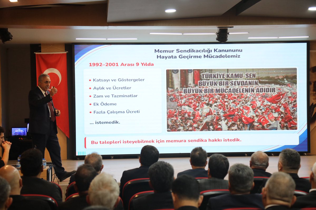 TurkesGuney's tweet photo. 📌 EĞİTİMCİLERİN EĞİTİMİ 1. GRUP TAMAMLANDI

📌 Türkiye Kamu-Sen Genel Başkanımız Sayın Önder Kahveci, Genel Merkez Yönetimimiz, Şube Başkanlarımız ve İl Temsilcilerimizin katılımlarıyla düzenlediğimiz “Eğitimcilerin Eğitimi” programımızın 1. Grup 2. Gününü tamamladık.

📌 Programımızın ikinci gününde; Genel Başkanımız Sayın Türkeş Güney’in "Eğitimcilerin Eğitimi" programının amacı olan 127 şube ve il temsilcisi, yetkili organlardaki 10.668 kişiye ulaşması hedeflenen sendikal eğitimi, Prof. Dr. Servet Özdemir hocamızın "Üyeyi anlamak, temsili güçlendirmek" başlıklı sunumları ve Genel Başkan Yardımcılarımızın sekreteryalarına yönelik bilgilendirme ve değerlendirmeleriyle verimli bir eğitim günü gerçekleştirdik.

📌 Teşkilatımızın sahadaki gücünü artırmak, bilgi birikimini geliştirmek, temsil kabiliyetini güçlendirmek ve ortak çalışma kültürümüzü daha ileriye taşımak amacıyla düzenlenen programımızda; sendikal mücadelemize katkı sunacak önemli başlıklar ele alındı.

📌 Son derece verimli geçen toplantımızda bizlere değerli katkılar sunan kıymetli akademisyenlerimize, programa katılım sağlayan Şube Başkanlarımıza, İl Temsilcilerimize ve organizasyonda emeği geçen tüm teşkilat mensuplarımıza teşekkür ediyoruz.

📌 Eğitimle güçlenen teşkilatımızla, Türk Büro-Sen mücadelemizi sahada ve masada daha kararlı ve daha güçlü şekilde sürdüreceğiz.