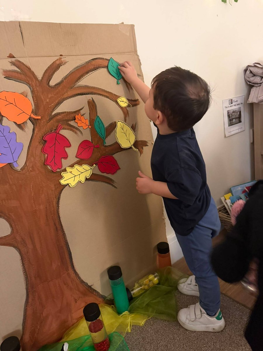 BloomCCFun's tweet photo. ๐ Autumn creativity at Bloom Aintree!
๐จ Our children explored seasonal colours through painting, imagination and fun. ๐โจ
#BloomAintree #AutumnFun #CreativeKids #EarlyYears #LearningThroughPlay https://t.co/pgnLN6iJAp