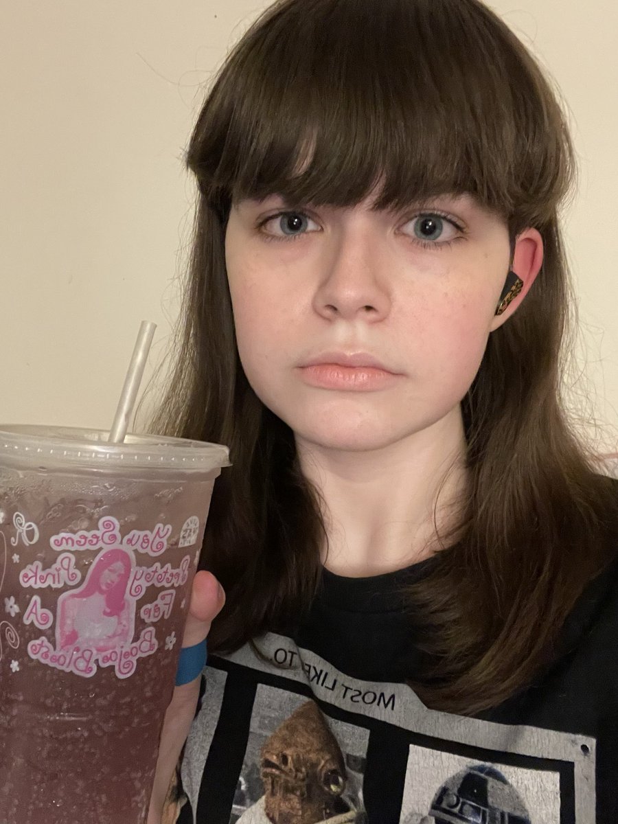 ellaallphinn's tweet photo. drinker blinker #faceporn #goonbait #bangs #fanvue #onlyfans #pale https://t.co/gqdBymo1ek
