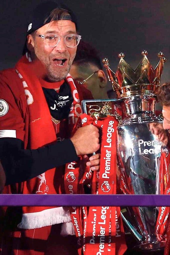 LFC_TR's tweet photo. İllegal bir kulübe karşı ne mücadele verdin be hocam. Bir Premier League şampiyonluğun hepsine bedel. https://t.co/9vb6FW5rR4