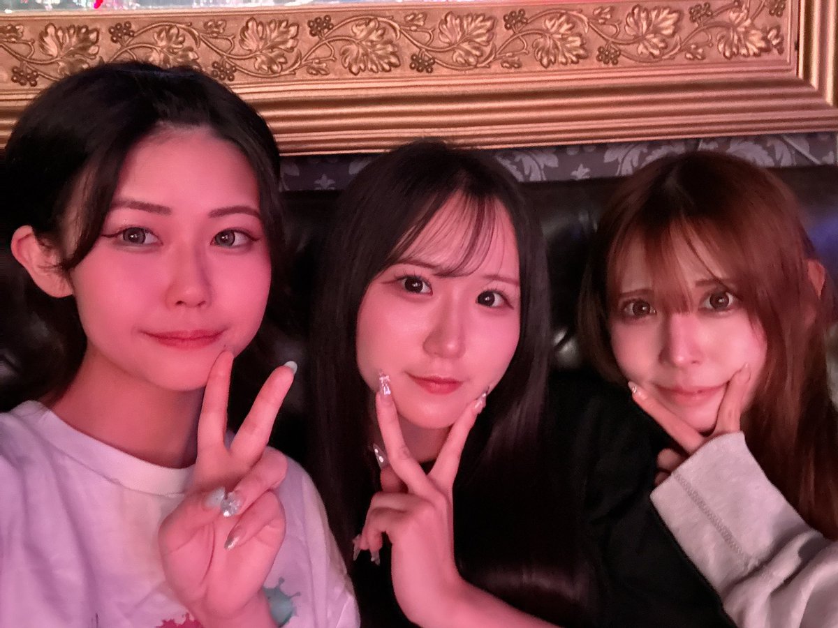 yuki_burlesque's tweet photo. 今日はむぎ先生にレッスンしていただきました💙
Aチームに負けないように(ネタバレすると本当に同期Aチーム全員カッコよすぎるので)Bチームも頑張ります⛄️❄️⋆.˚

むぎ先生ありがとうございました✨️✨️ https://t.co/n7YeYFz3Iz