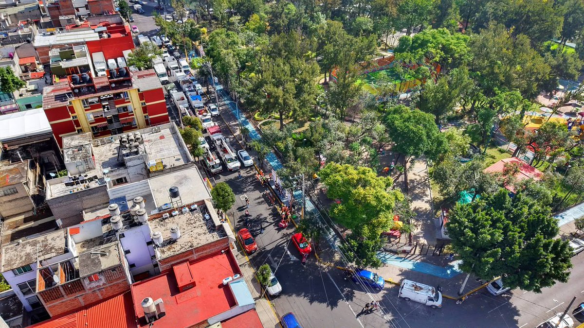 SOBSECDMX's tweet photo. Con la #Megajornada de servicios llegamos a la colonia Moctezuma 2ª Sección, en Venustiano Carranza, tras el recorrido No. 62 del programa #CasaXCasa, a fin de dar respuesta pronta y directa a las necesidades identificadas en territorio. https://t.co/aQJB3MHZHL