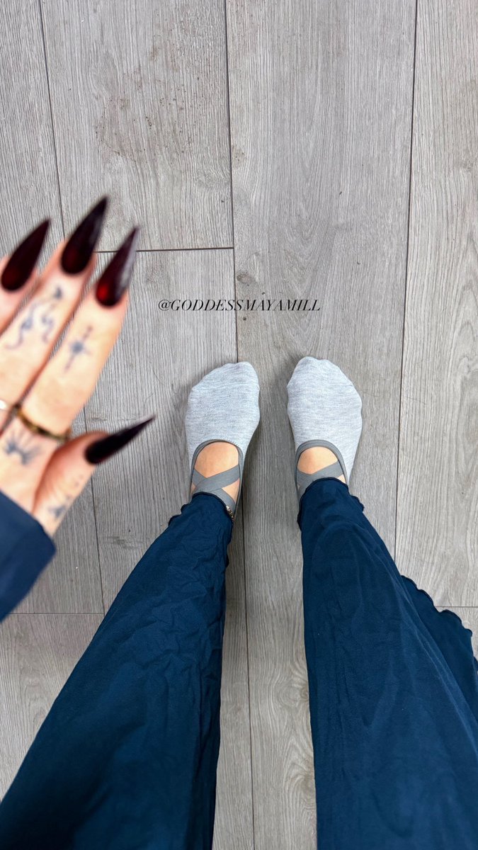 Goddessmayaa1's tweet photo. Pilates socks 🧦🧦🧦🧦🧦

#findom #paypig #sockfetish https://t.co/Zhmu0OsUMs