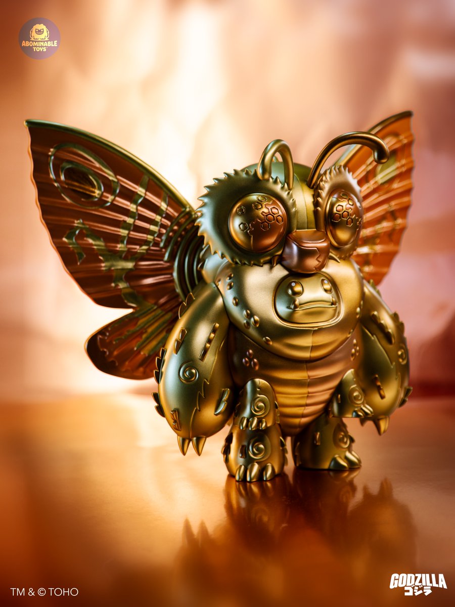 AbominableToys's tweet photo. Gold Mothra by Tom Whalen @strongstuff will be available exclusively at @newyorkcomiccon Plastic Empire Booth #2478!

This massive figure is a limited edition of only 250 units!

Look forward to our next @strongstuff Godzilla Chomp figure soon! https://t.co/4AuU2lFLZW