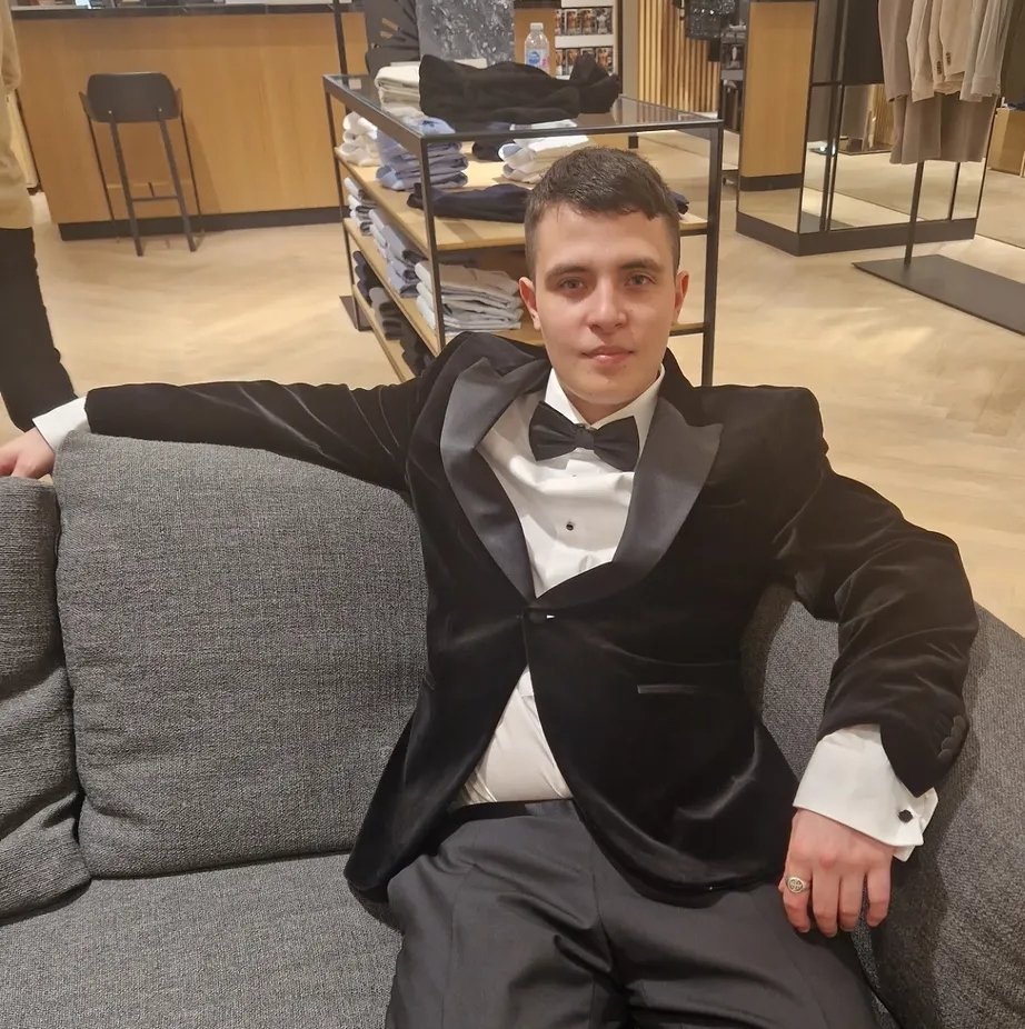 CharlieCarr739's tweet photo. Love the tux. What does everyone else think? #fyp https://t.co/PCPrcwaWHy