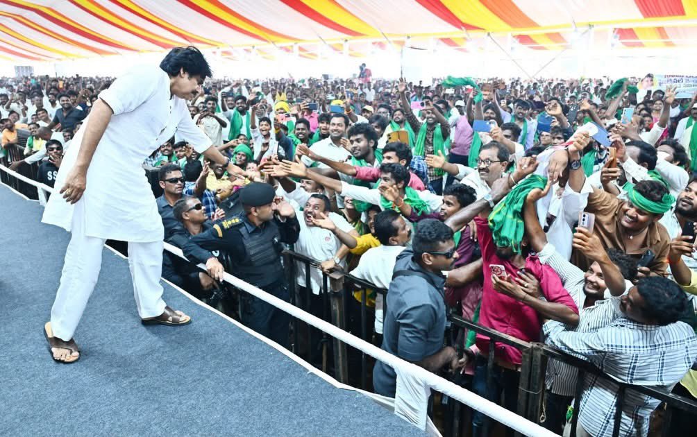anjaneshkarumu2's tweet photo. అభివృద్ధి పనుల్లో ప్రజల భాగస్వామ్యం, పర్యవేక్షణే కీలకం!
@JanaSenaParty
@PawanKalyan
@APDeputyCMO
#PallePanduga #APTowardsGramaSwaraj
#APRuralDevelopment https://t.co/8i2dm4glTk