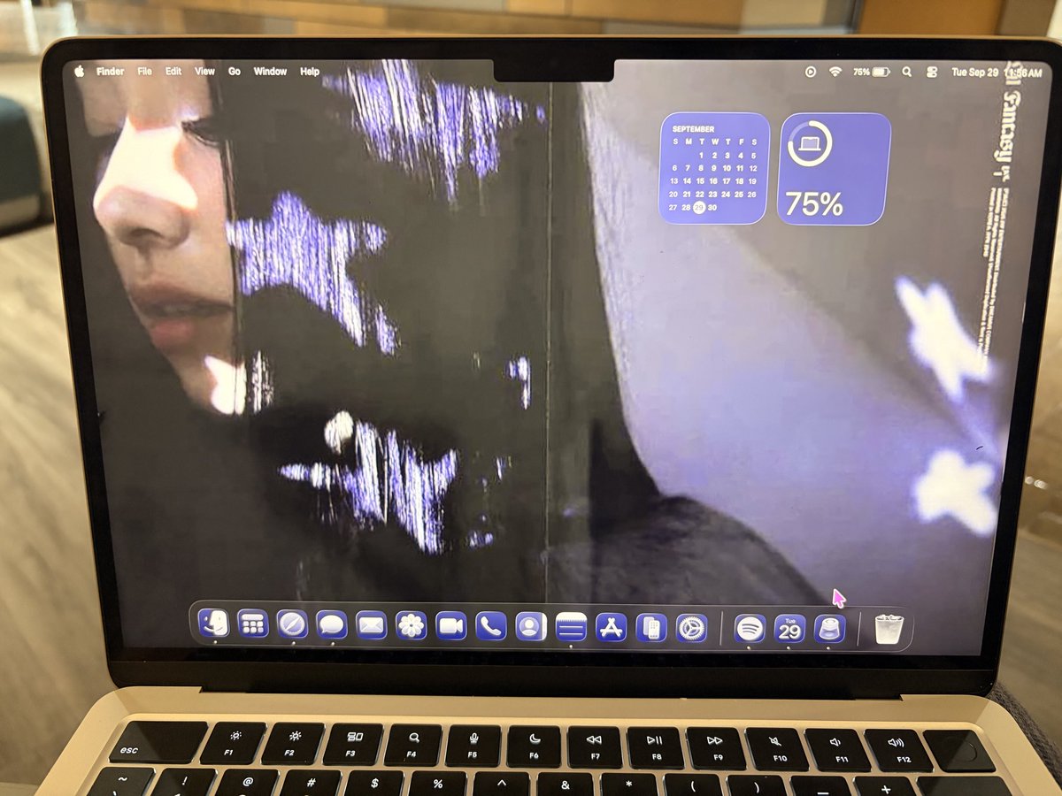 l1lfantasy's tweet photo. oomfs do we like the new macbook wallpaper https://t.co/5xZ1YFtdzm