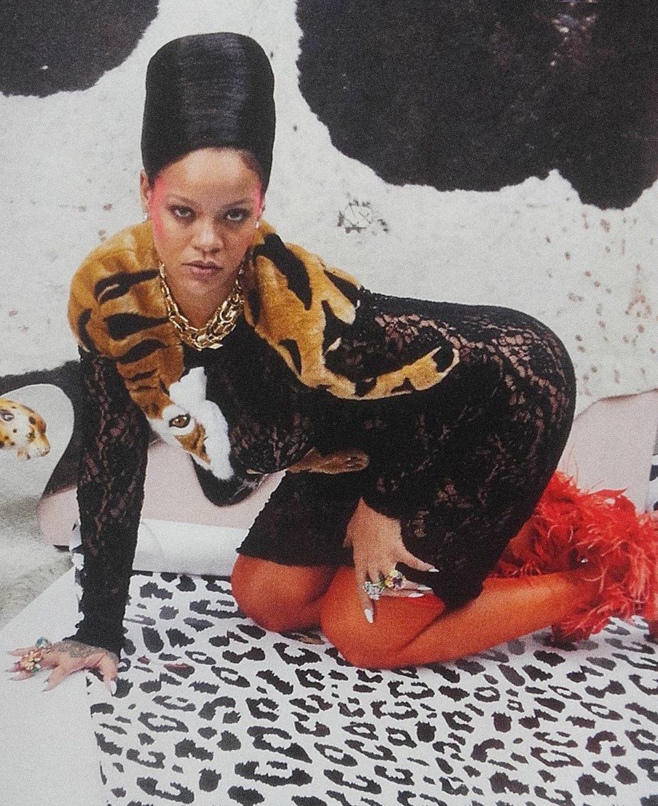 cantleavethegc's tweet photo. Now RIH is the REAL fashion girl. https://t.co/YMk9Liav73