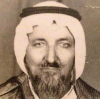 sulaim_24's tweet photo. يقول عمرو الزراقي
يامساء الخير ياعدٍ طرشت ولقيته
بين فيدة وبين صبارة الجابرية
ماعينت الريال اللي غدا جوف بيته 
عندكم ياحبش مدري غدا مع فتية

فرد الشيخ أحمد القايدي.
ماعليه ليا مني عميلي جزيته
والمكاتيب تكتب خير ولا منية

أبشر إن المنافق يالعتيبي كويته
ماغدالي ريال ولا ظهر من يديه https://t.co/1kujl5yrRV