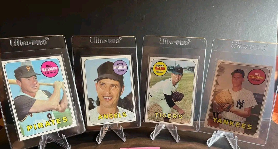 JCards01's tweet photo. @RSJRsteel For sale 4 card 1969 lot! Nm and sharp! Crease and wrinkle free! Clean. Looking for $40 shipped pwe or add $8.95 bmwt. https://t.co/00IXlxEdw0