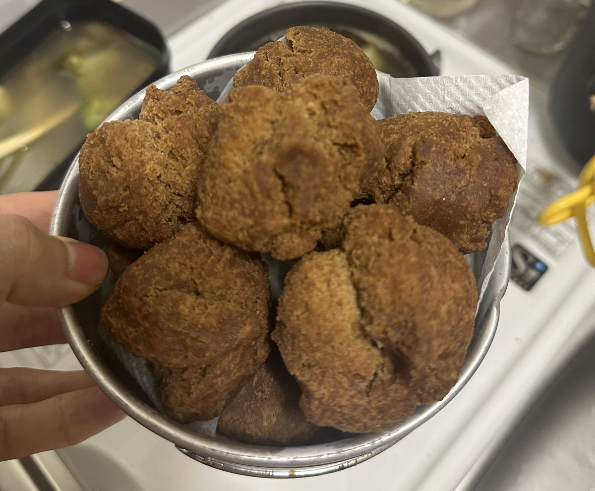 aka_suna1111's tweet photo. 故郷の味〜😋
焦げてるんじゃなくて黒糖味だよ。
また落ち着いたら帰省したいなー https://t.co/kesUwgCzDR