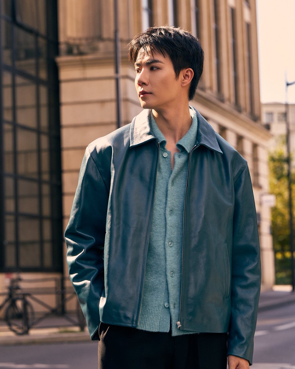 mintmag_th's tweet photo. เท่ไม่มีหยุด! เสิร์ฟความหล่อชัดๆ ของหนุ่ม #ซีพฤกษ์ ที่มาร่วมชมพรีเซนเทชั่น SANDRO นำเสนอ Spring/Summer 2027 ที่จัดขึ้นในวันนี้ ณ กรุงปารีส ฝรั่งเศส โดยหนุ่ม ‘ซี‘ ยังมาในลุคใหม่เรียบหรูโทนสีโดดเด่นสไตล์ปารีเซียง 💚

ZEE PRUK PFW 2027
#SANDROxZEEPRUK
#Sandro #SandroParis
#ZeePruk
#MintNews