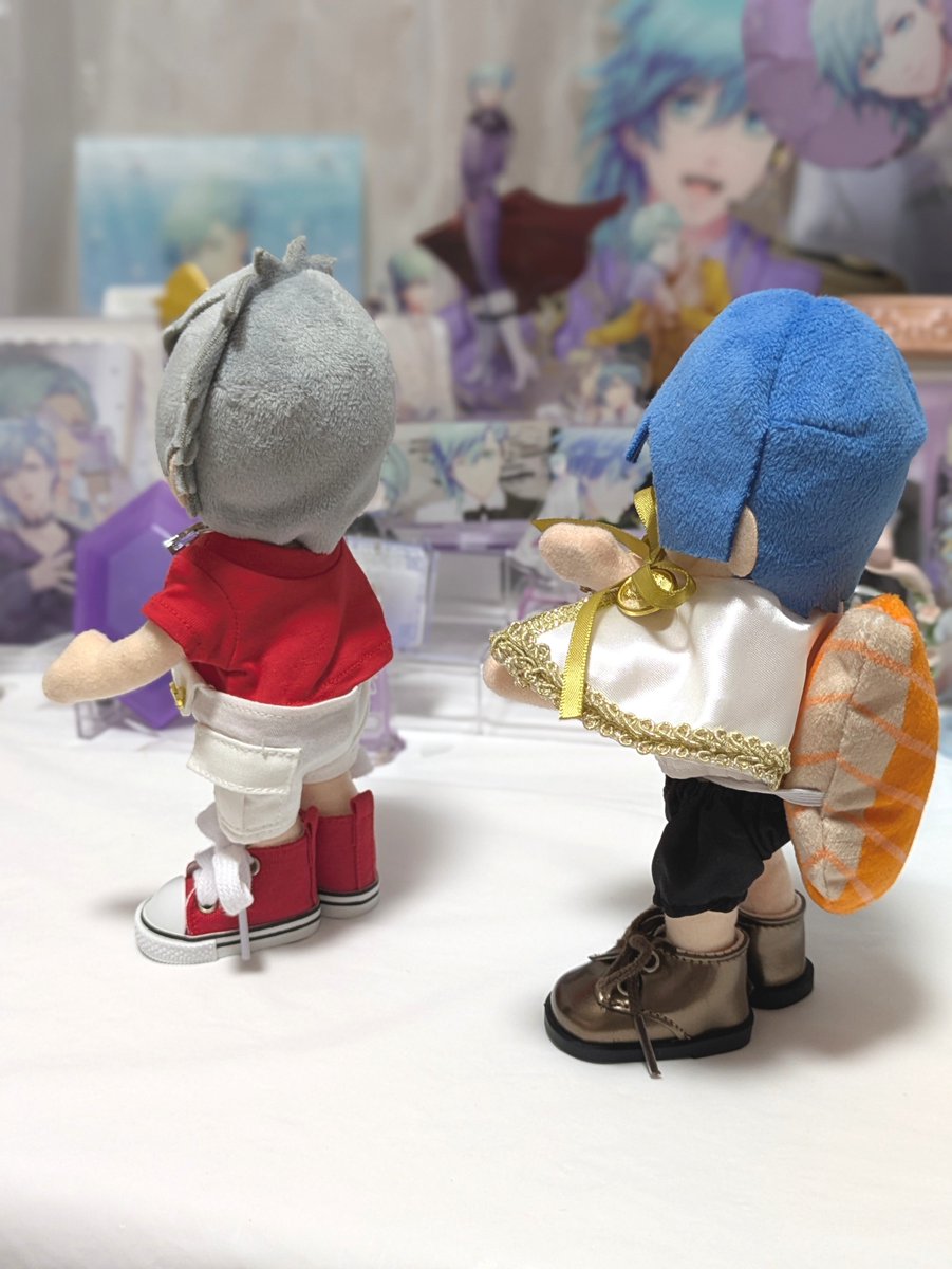 quartet_a1's tweet photo. お泊まり中のまさぬ七男(@mkmkb___m )、ちゃんと黒崎さんのお祝い(???)してたよ https://t.co/ZuLICqvwyB