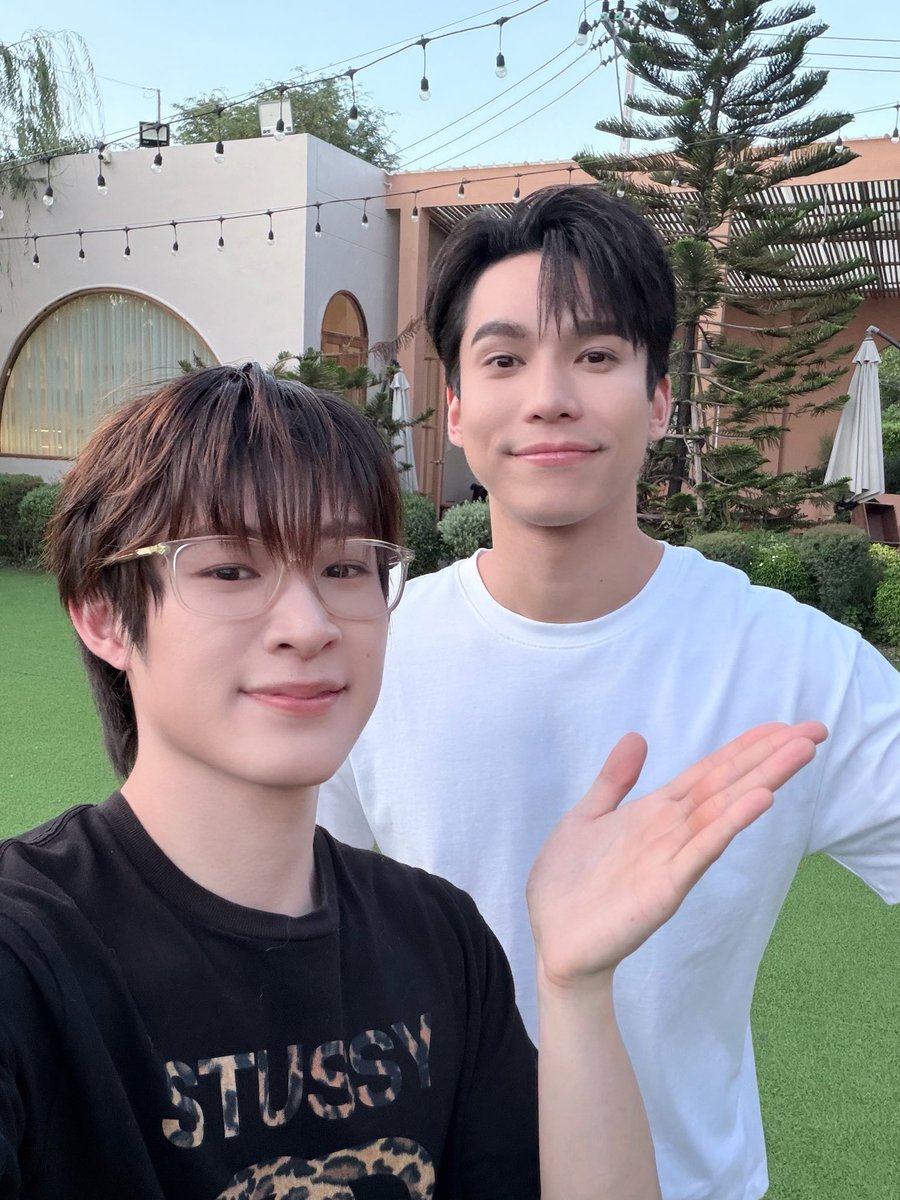 natasittttt's tweet photo. เลิกกองแล้วค้าบ ปิดกล้องเป็นที่เรียบร้อยสำหรับที่สามของเธอ ขอบคุณสำหรับความทรงจำดีๆในทุกๆคิวเลยนะครับ วันนี้มีถ่ายซีนน่ารักๆมาให้ทุกคนได้ดูเพิ่มอีกแย้วว รอดูกันได้เลย ><

Your Third Q18

#ปิดกล้องที่สามของเธอ https://t.co/joiR8UAaBf
