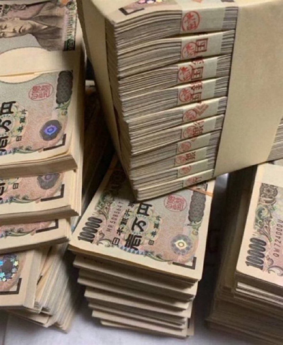 Hannazytl's tweet photo. もし今日、500万円もらえたら何に使う？🤔💴

① 借金を返す
② 投資する
③ 人生をもっと良くするために使う https://t.co/JurZZWkyVp