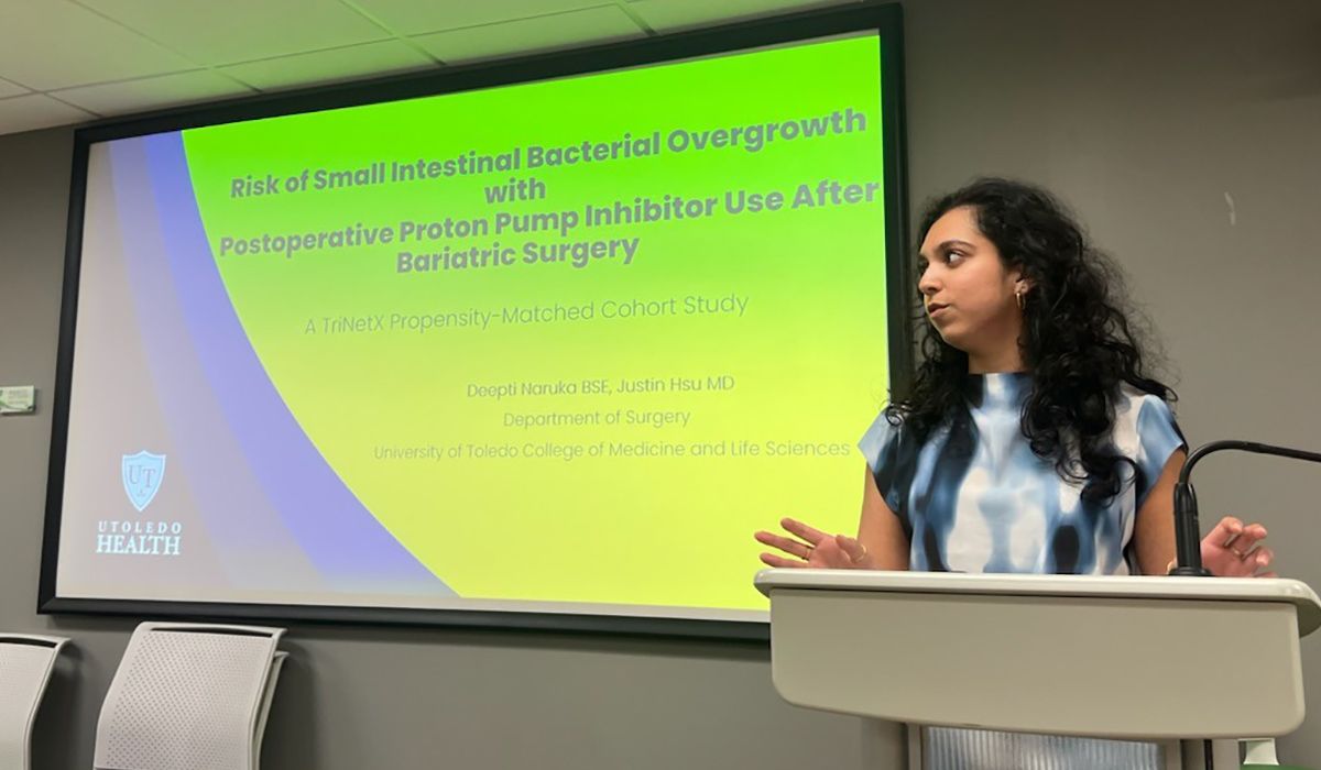 UToledoMed's tweet photo. Third-year medical student Deepti Naruka recently competed at the Toledo Surgical Society Student Research Competition.
She won first place in the General Surgery category with a $250 prize and was prepared under the mentorship of Dr. Justin Hsu in the Department of Surgery. https://t.co/Dzp5smY5tW
