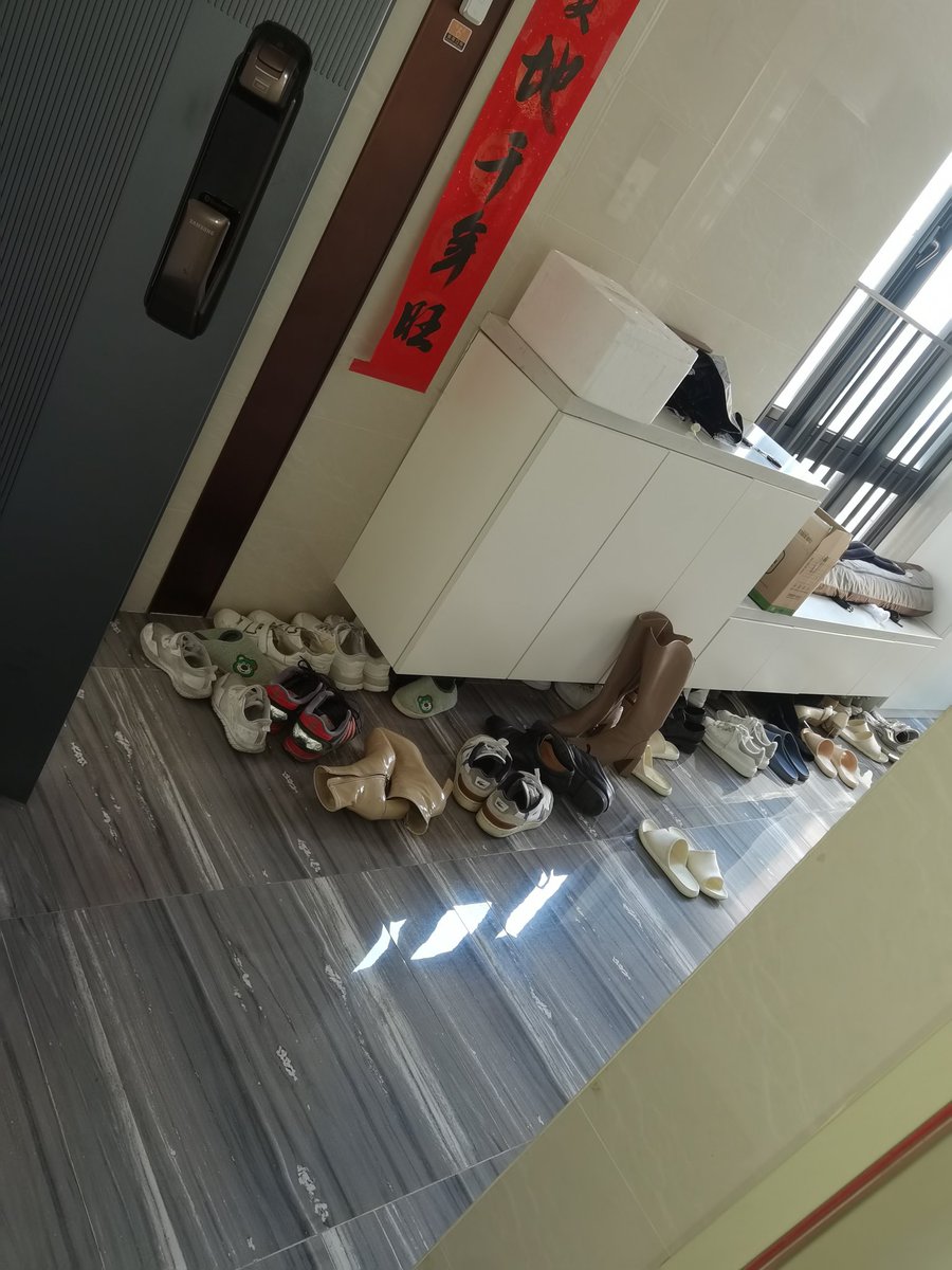 SouLou025's tweet photo. #扫楼 #打胶 https://t.co/6H1pzARwXK
