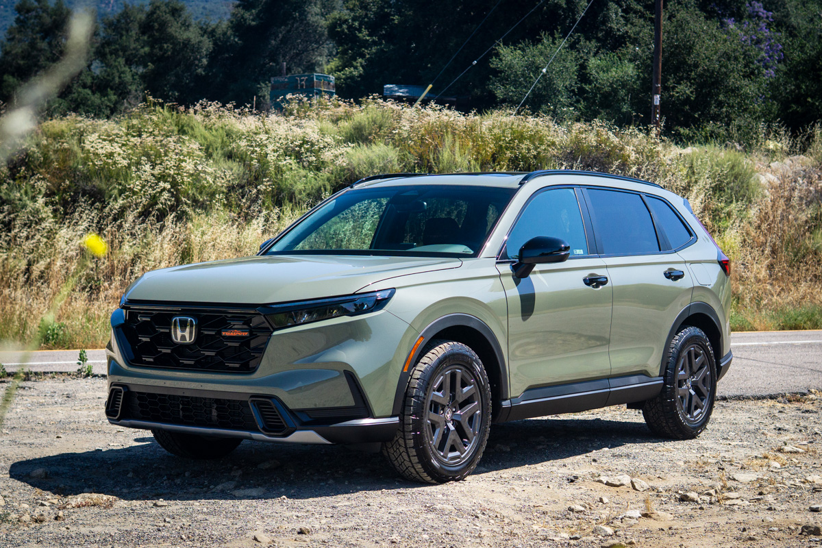 CarGurus's tweet photo. Finding a family-friendly ride that fits your budget can be tricky. This list of the best options under $35K is worth a look. https://t.co/W4vTWW6M2q https://t.co/nzX3SOYrwS