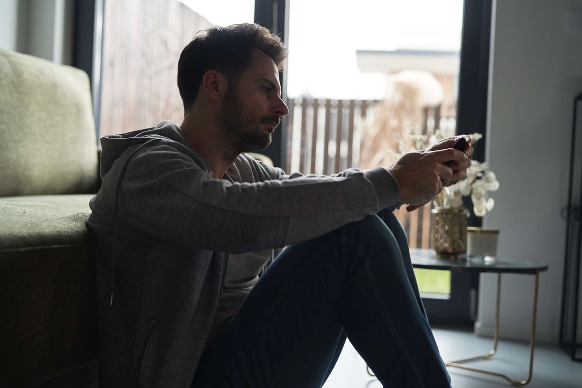 AFS_Charity's tweet photo. Matteo's message to anyone affected by a loved one's addiction:

"Keep going, even when you feel like you are not getting much."

Free support, seven days a week.
0300 888 3853

https://t.co/zOIFDE5c7V

#AddictionFamilySupport #Helpline https://t.co/eYijXVDdhH