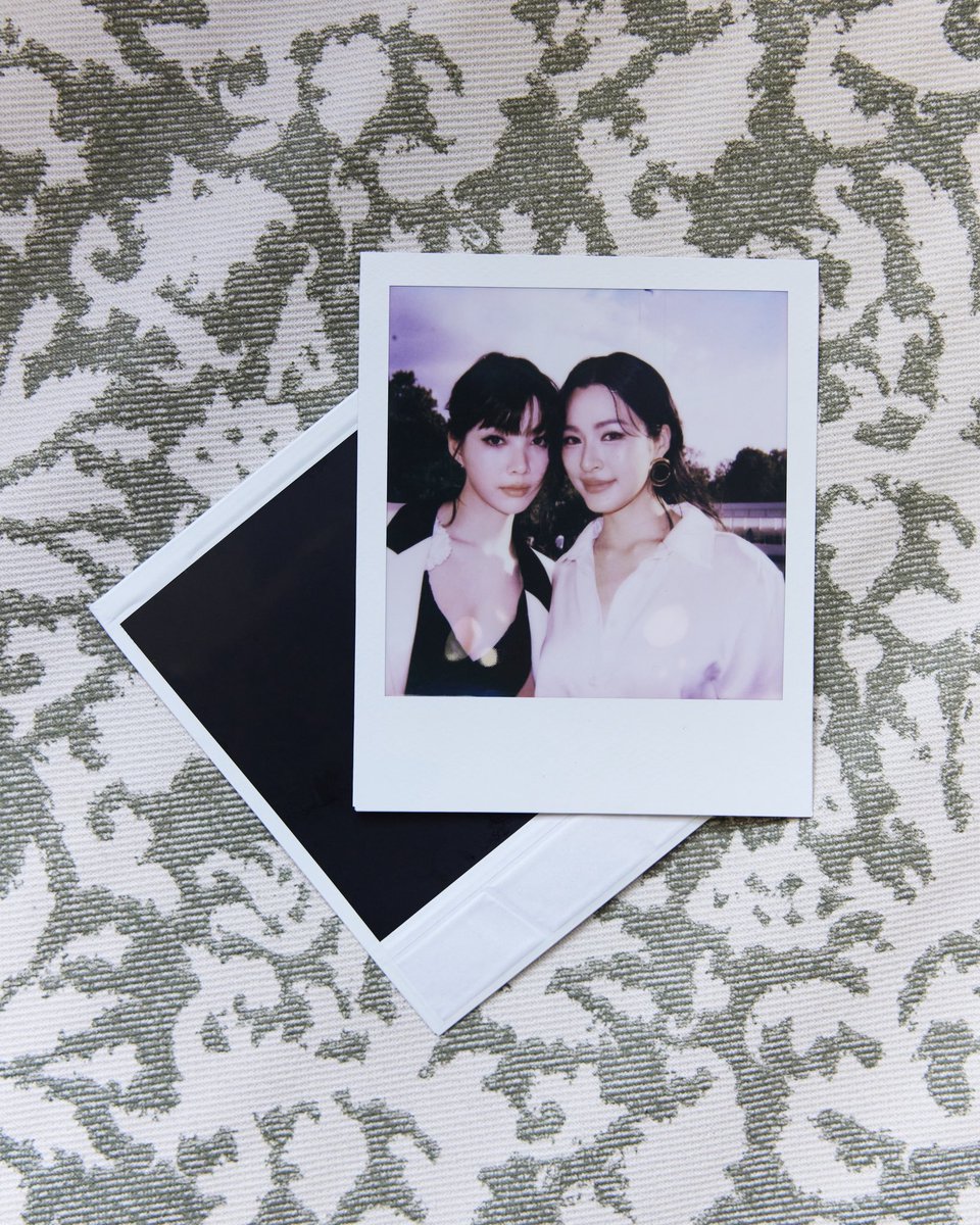 LingOrm_BH's tweet photo. @ormmormm @Dior กรี๊ดดดดดดดดด ปารีสหวานมากค่ะ กุ๊กๆ 🫠❤️
 
LINGORM BA DIOR AT PFW
#DiorSummer27xLingOrm
#LinglingKwong #OrmKornnaphat
#LingOrm #Dior #DiorSummer27 #PFW https://t.co/qJ5xcmSDxm