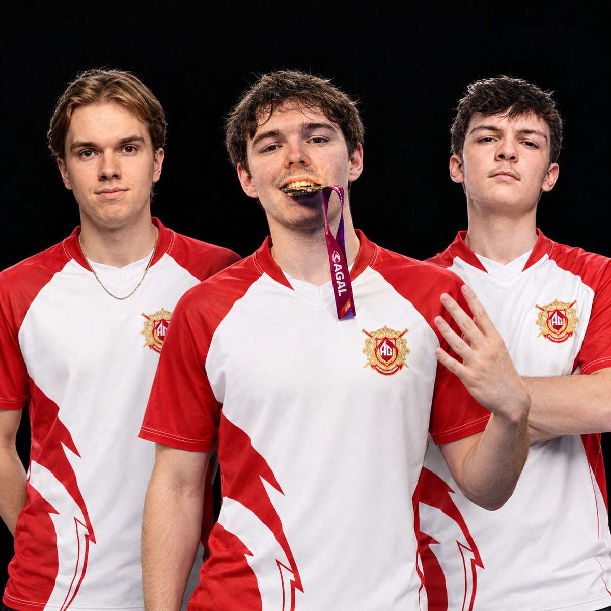 IKozyo_'s tweet photo. [SOURCES] 🚨

zen 🇫🇷, Vatira 🇫🇷et Atow🇧🇪 ne signeront pas chez VIT, KC ou M8 mais chez AG AL 🇨🇳 ! 🤯

En effet, l'org championne de l'EWC 2026 souhaite entrer sur la scène pour l'EWC 2027. 🏆

Chaque joueur sera payé 1M€ brut par mois faisant de lui le deuxième rosters le plus chère après Falcons 🇸🇦 avec dralii 🇲🇦 et ses 10M€.