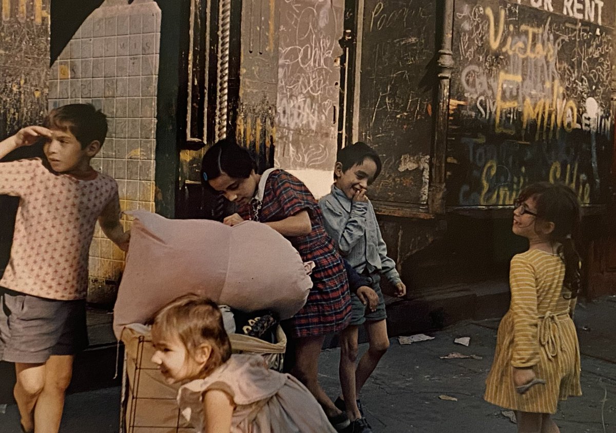 sujculture's tweet photo. I play the street life, because there's no place I can go/Street life, it's the only life I know/And there's a thousand parts to play/Until you play your life away
📸#PortraitOfACity🇺🇸 🎟️#DulwichPictureGallery 💻Review https://t.co/kv4w5bcj4r 📸In Pix https://t.co/CWYHPTO6nB https://t.co/mFuJUg8lLo
