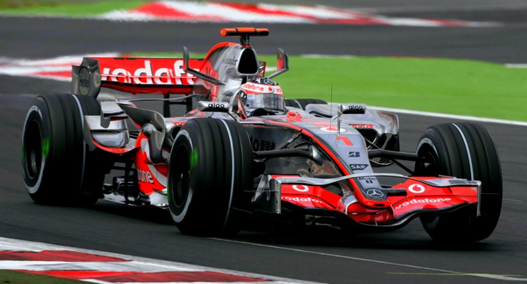 F1Freme's tweet photo. Se liga nesse freme 📸 

Fernando Alonso 🇪🇸 Com a McLaren MP4/22 no GP da Malásia - Sepang 🇲🇾 2007 #F1 #BahrainGP #F1Freme https://t.co/g5pacvcKKA