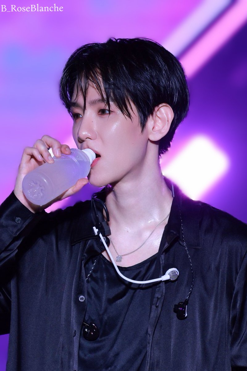 B_RoseBlanche's tweet photo. 260927 크레이지 페스티벌 

#백현 #BAEKHYUN #ベッキョン
@B_hundred_Hyun https://t.co/vjMzeud9JZ