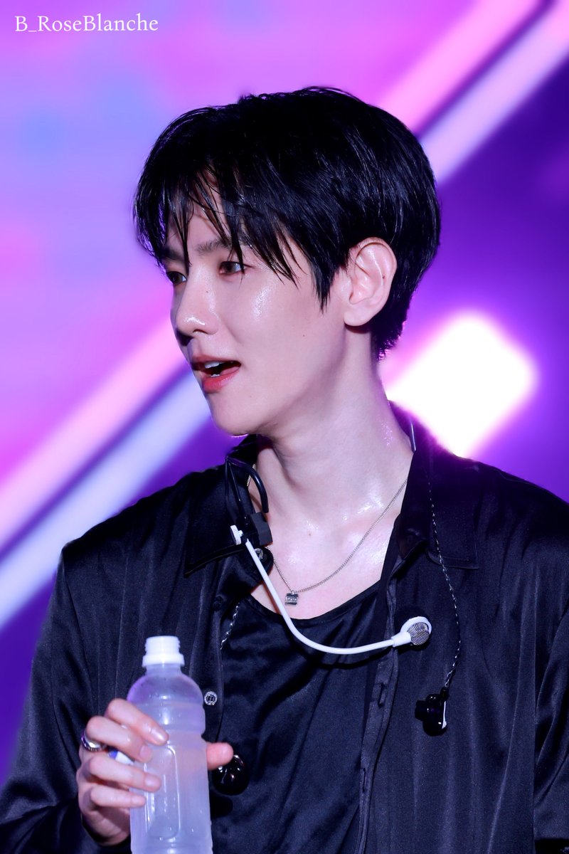 B_RoseBlanche's tweet photo. 260927 크레이지 페스티벌 

#백현 #BAEKHYUN #ベッキョン
@B_hundred_Hyun https://t.co/vjMzeud9JZ