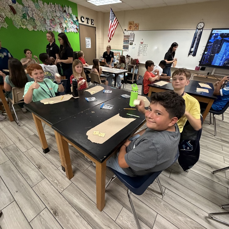 HumbleISD_CMS's tweet photo. 🌱🐄 Yesterday, K-Park FFA brought hands-on fun to Creekwood! Our Colts made butter, sprouted seeds, built sky-high towers &amp; created slime representing the different components of FFA. A fun day exploring all FFA has to offer! 💚 #TheColtWay https://t.co/AGj1wy7IiW