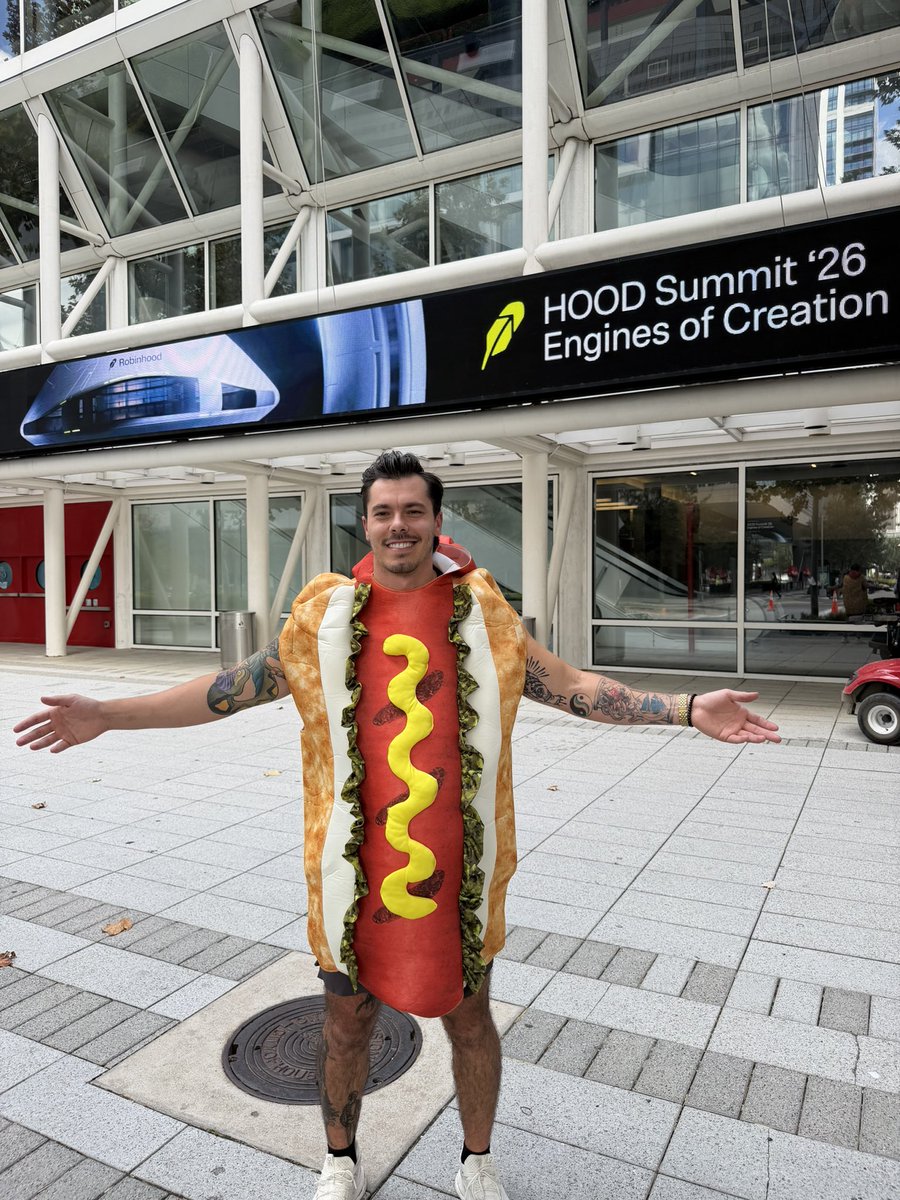Hoplitecus's tweet photo. Houston I am inside you 🌭 https://t.co/b8SXcAJHum