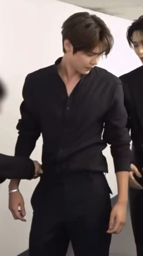 madgurlclub's tweet photo. หุ่นดีมากอะ กุเขิน 🧎🏻‍♀️🧎🏻‍♀️ https://t.co/eFJET9Znk8