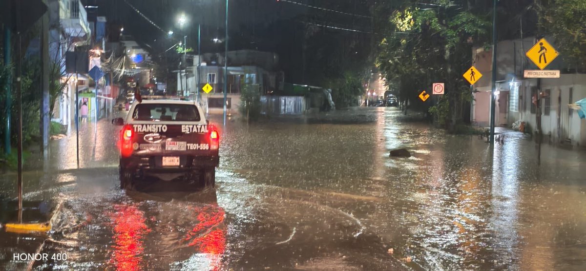ChingaKD2's tweet photo. ⚡ #AlMomento

🟣 Este es el saldo parcial de afectaciones por lluvias en 12 municipios de Veracruz
◾ Se reportan dos muertos, dos personas rescatadas y 138 viviendas afectadas

👇 #ConoceMás
https://t.co/LeOPBilg4q

#ConoceMás #Entérate #Lluvias #Xalapa #afectaciones #SPC https://t.co/IkurUi3apB