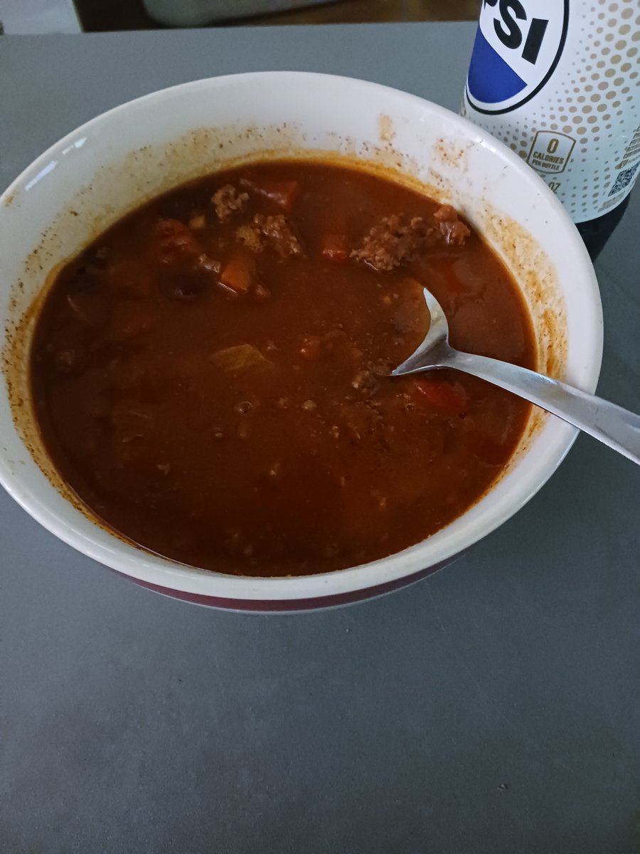 CozyBookDragon's tweet photo. Today's lunch was leftover ground beef chili paired with diet caffeine free pepsi! https://t.co/m1p3xJG701