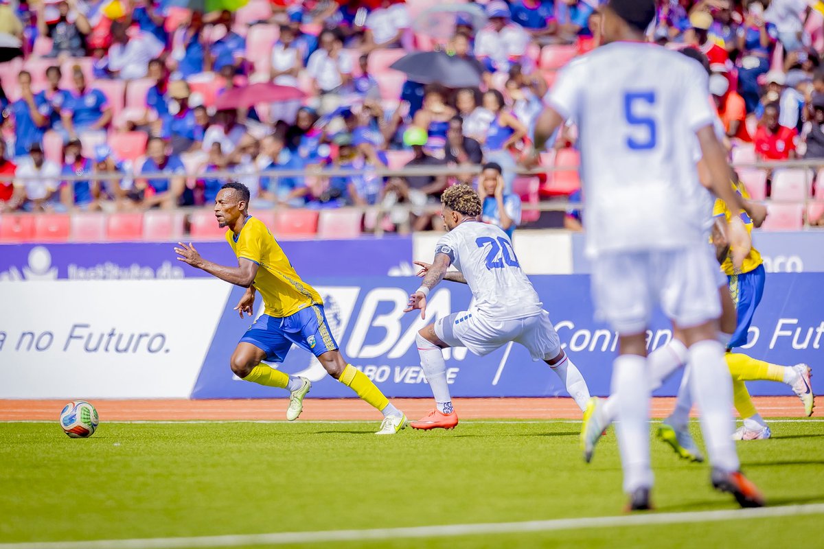FERWAFA's tweet photo. HALF-TIME PICTORIAL

🇨🇻 Cape Verde 1–1 Rwanda 🇷🇼

All square at the break. The fight continues.

#TuriAmavubi💪🏿

🇷🇼🇷🇼🇷🇼🇷🇼 https://t.co/z4g2L59enU