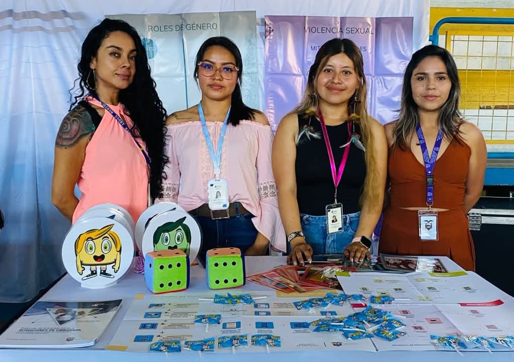 EducacionZ3_Ec's tweet photo. [PASTAZA] Como parte de la Semana Andina para la Prevención del Embarazo en Niñas y Adolescentes, estudiantes y docentes participaron en diversas actividades informativas enfocadas en la prevención y el bienestar estudiantil. 💜📚 https://t.co/KAa5OAfZ0v