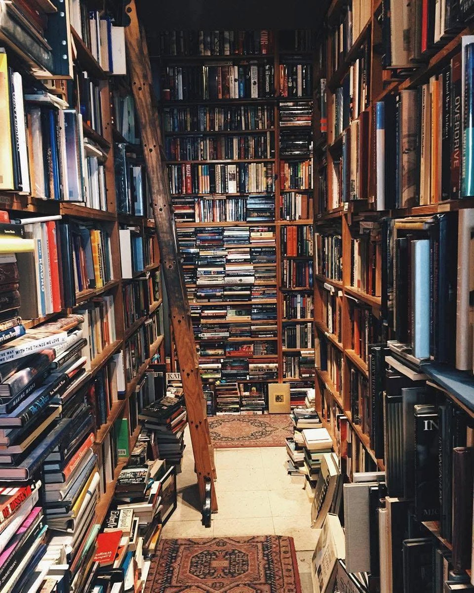 Pergament_F's tweet photo. My favorite interior design is piles of books.

Good night https://t.co/PJuK348cCm