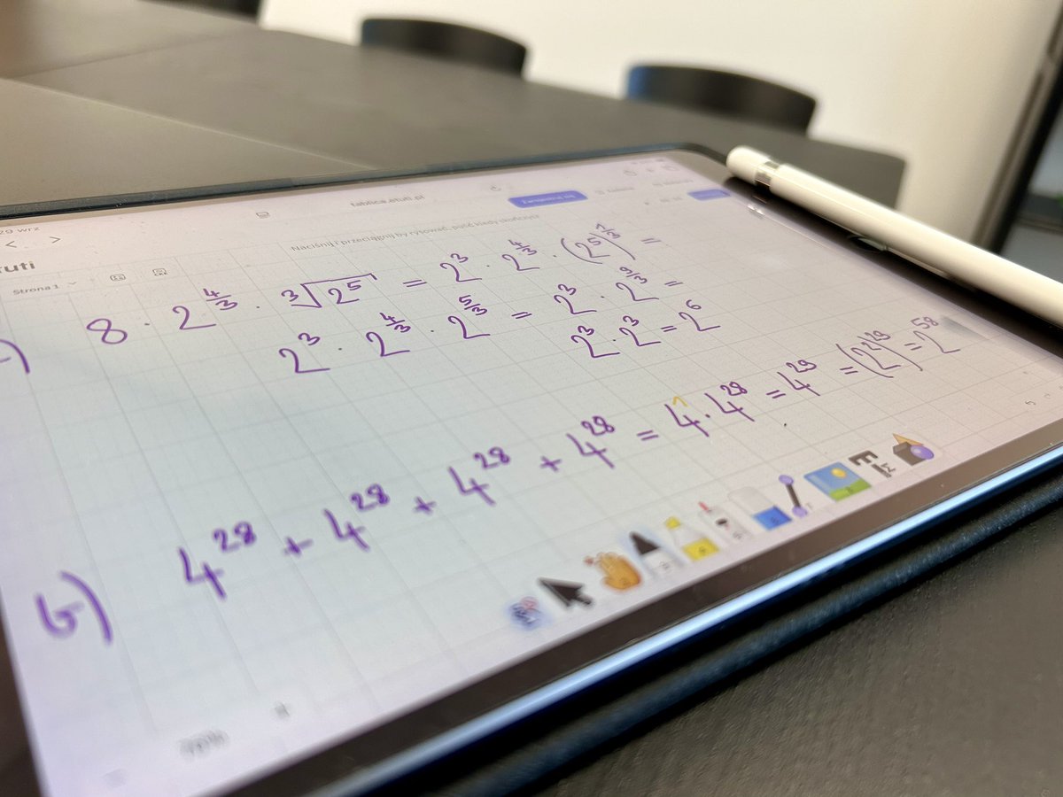 jozkow_pawel's tweet photo. Dziś były potęgi, potęgi i jeszcze raz potęgi… 🤷
#matematyka #matura #matura2027 #korepetycje https://t.co/Dcre4D9wmf