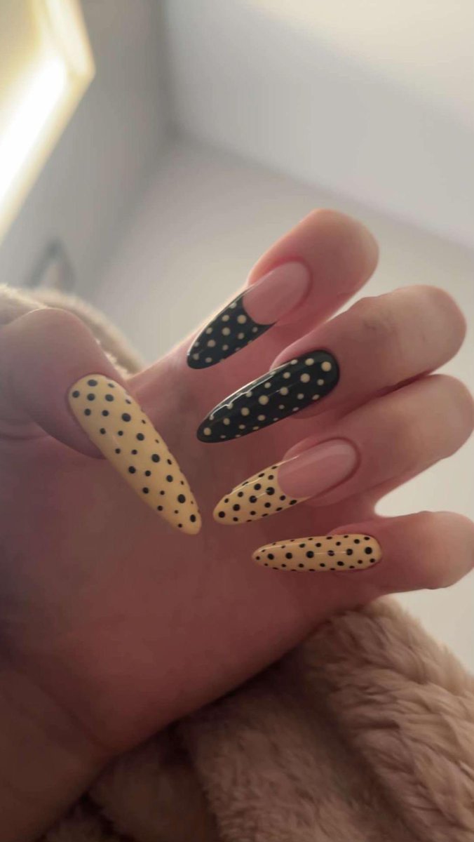 Sunnyyayaaa's tweet photo. I got my nails done for the first time 💗 what yall think?? 🥹 https://t.co/UH1ywH3KZt