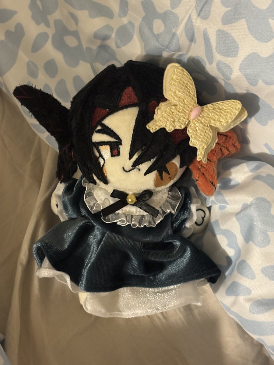 cloudedcasket's tweet photo. (Plutchie) https://t.co/X3wnORnR7Q