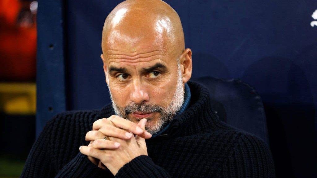 reymonero's tweet photo. Uno de sus clubes, con investigación abierta por pagarle al vicepresidente de los árbitros.

Otro de sus clubes, violando las leyes financieras de la Premier por una década. 

Cómo jugador, suspendido por dopaje. 

La gente le aplaude a Pep Guardiola sus formas y estilo, que en el campo son dignas de reconocer. Pero sus formas y estilo, fuera de la cancha, están manchadas